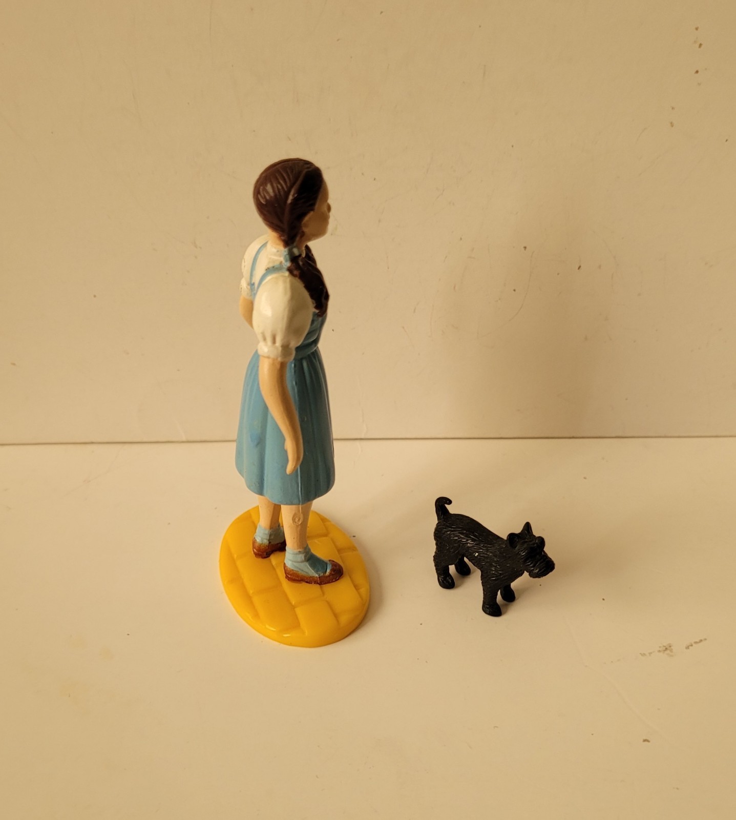 WIZARD of OZ DOROTHY and her DOG TOTO Trevco PVC Figure Turner Presents 1998