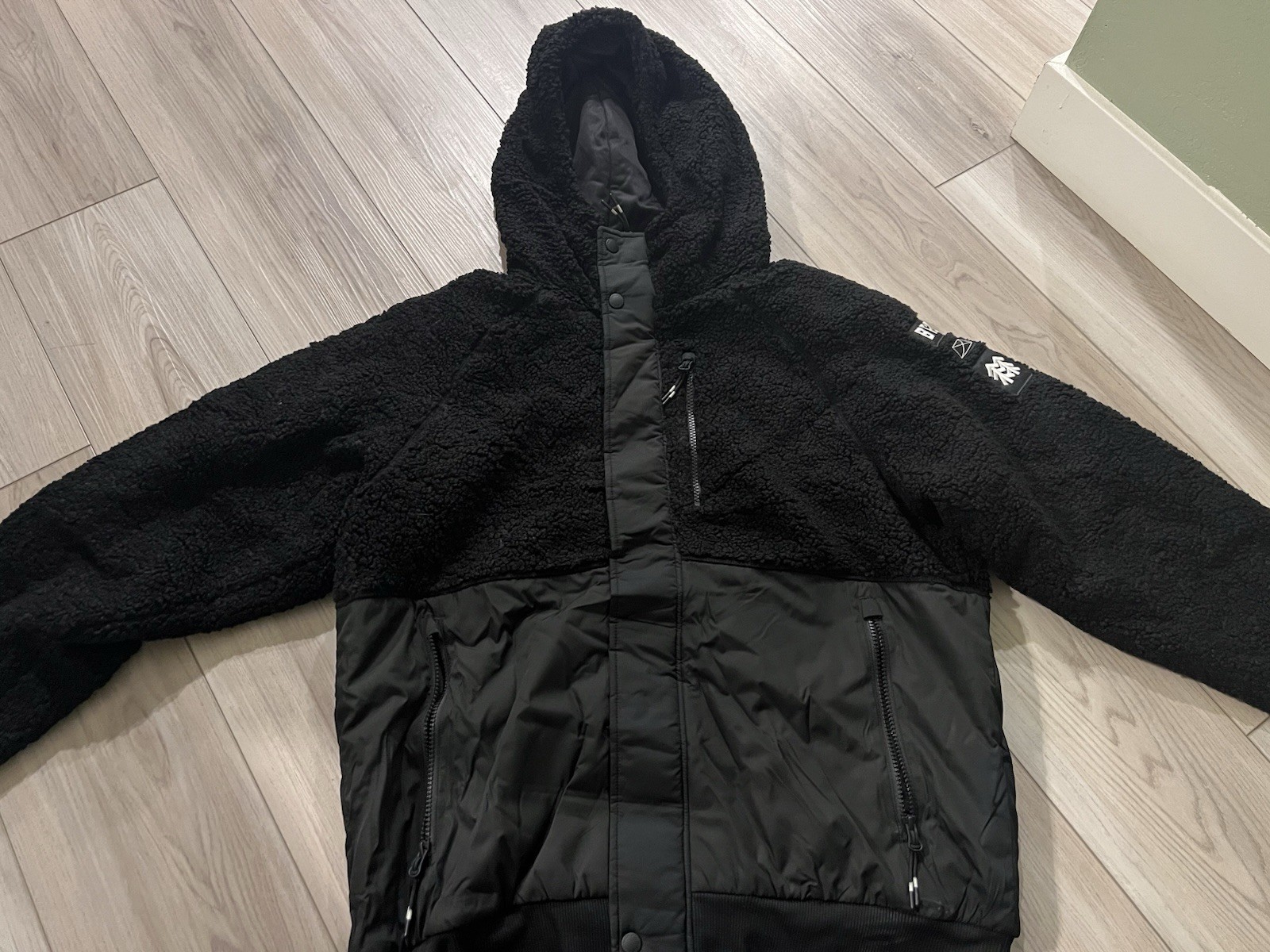 BT21 Koya Kolon Sport Size M Winter Fall Jacket Pullover Never Worn