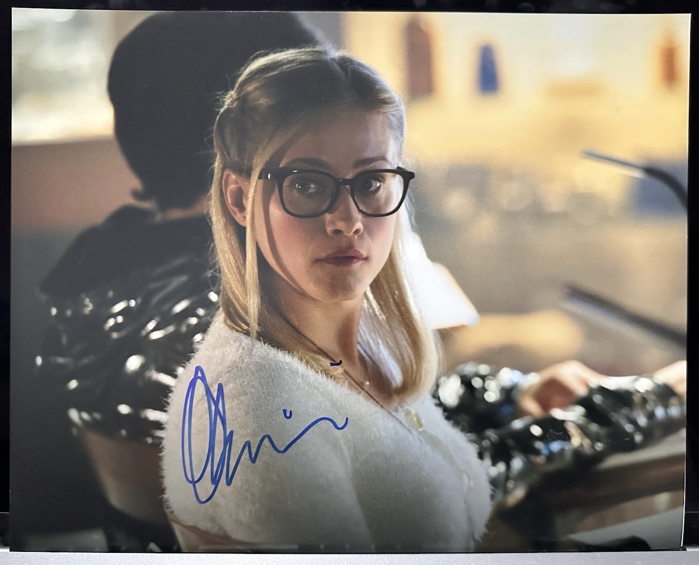 OLIVIA TAYLOR DUDLEY SIGNED PHOTO 8X10 THE MAGICIANS AUTOGRAPH ALICE QUINN SYFY