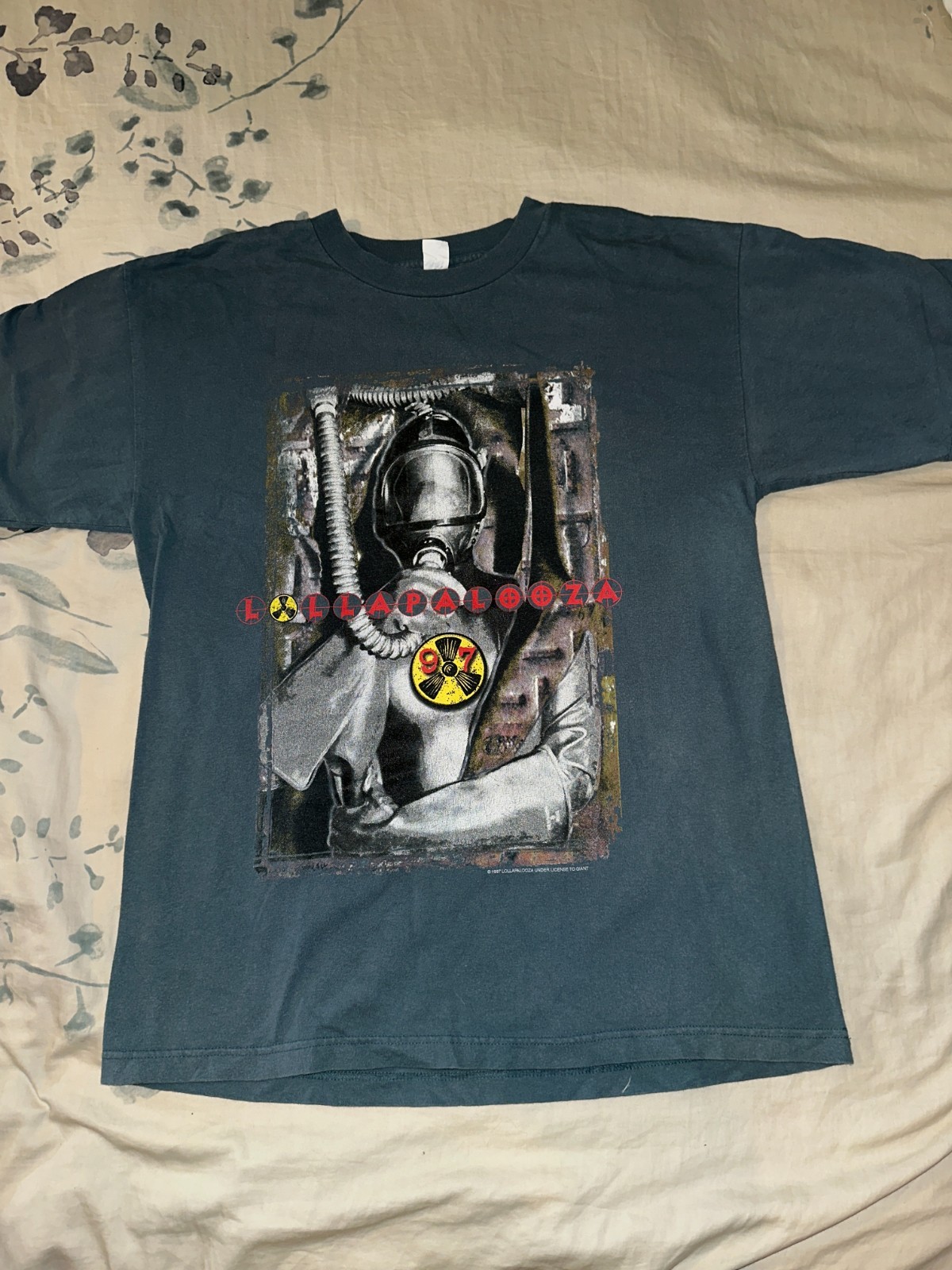 Vintage 1997 Lollapalooza Tour T Shirt XL Giant Gas Mask Tool Korn Prodigy Devo