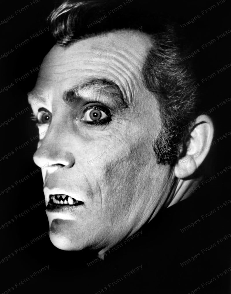 8×10 Print Robert Quarry Count Yorga Vampire 1970 Horror Classic #RQ343