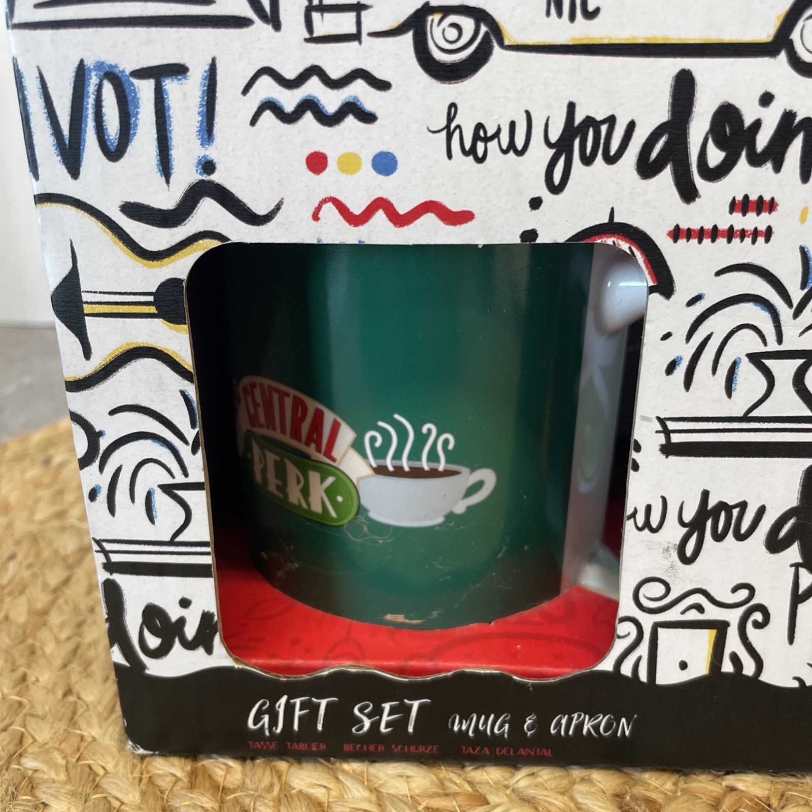 PALADONE FRIENDS The Television Series Gift Set Mug & Apron Central Perk NIB