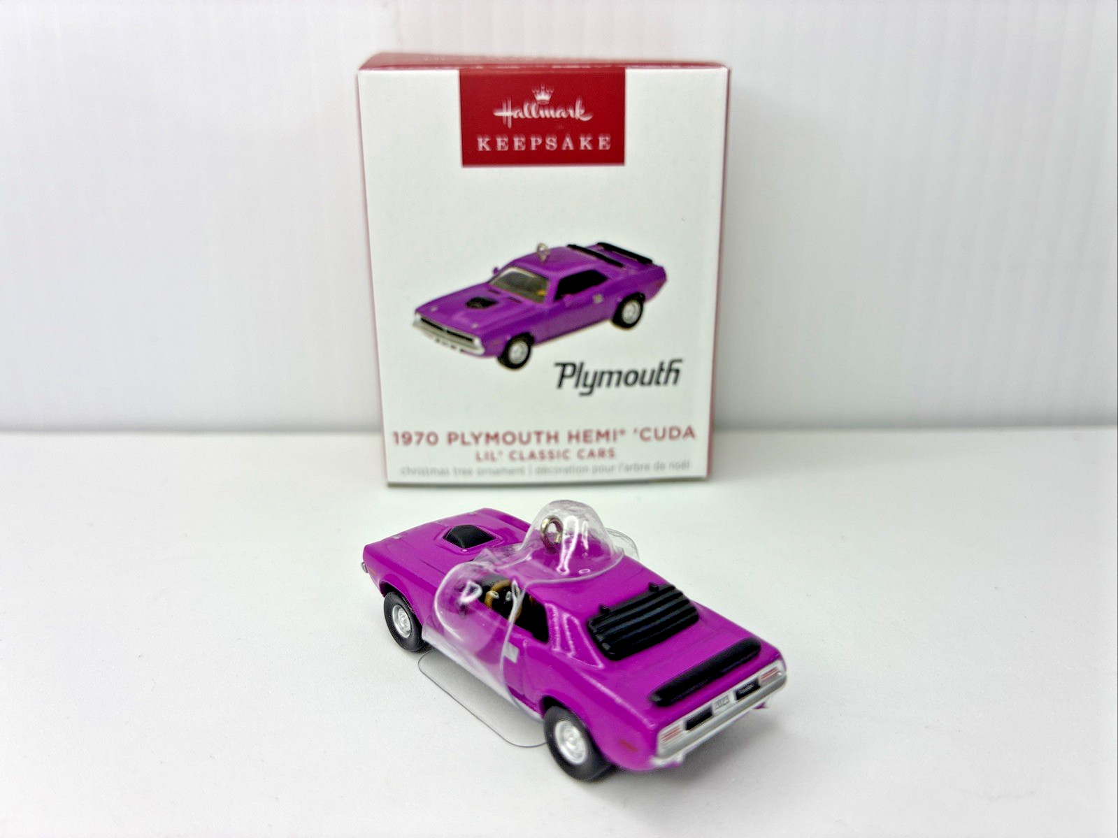 2021 HALLMARK KEEPSAKE 1970 DODGE CHARGER / 2023 PLYMOUTH HEMI-CUDA ORNAMENTS