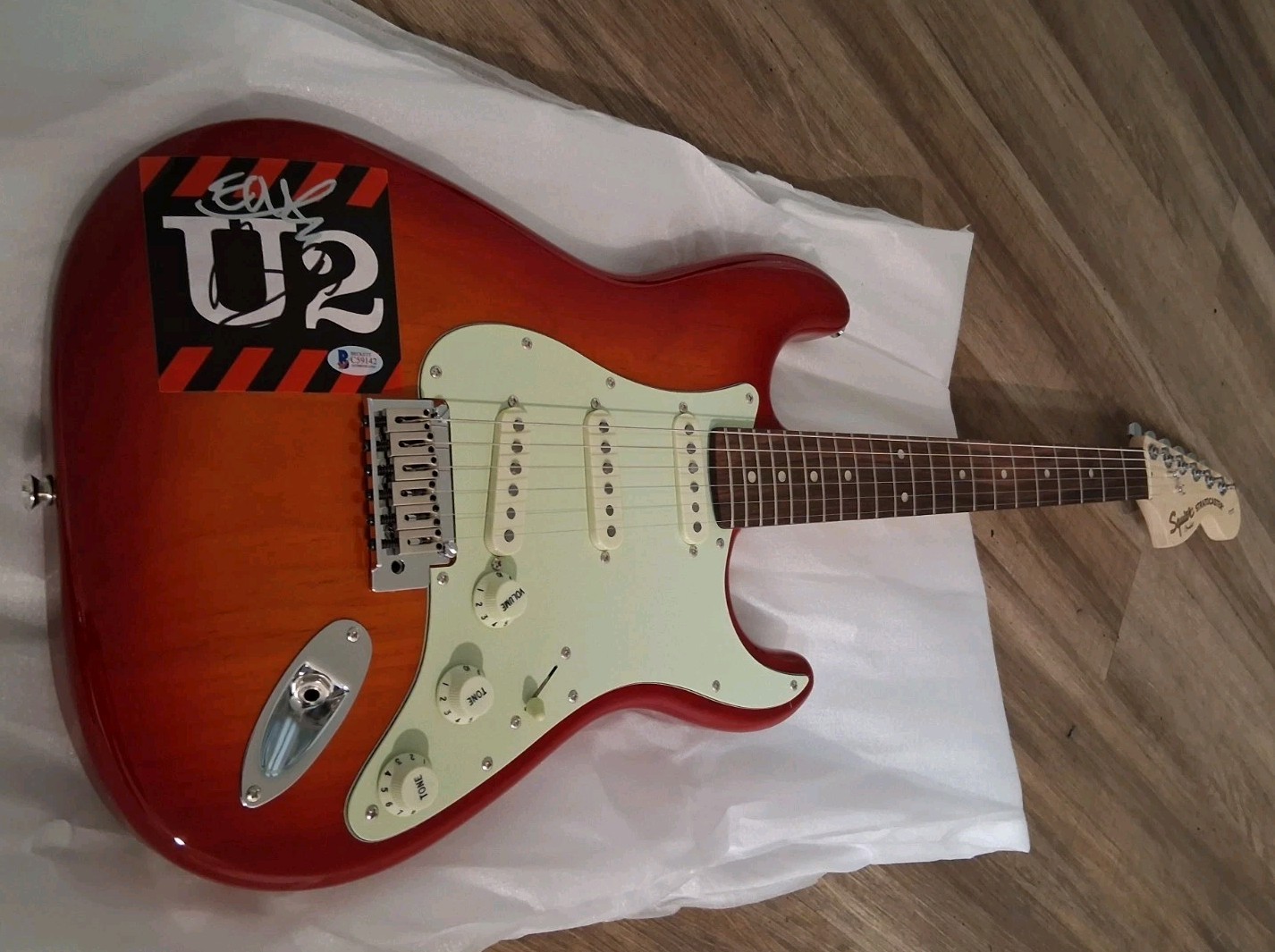 U2 Signed GUITAR BONO & THE EDGE Beckett Certified COA #C59142