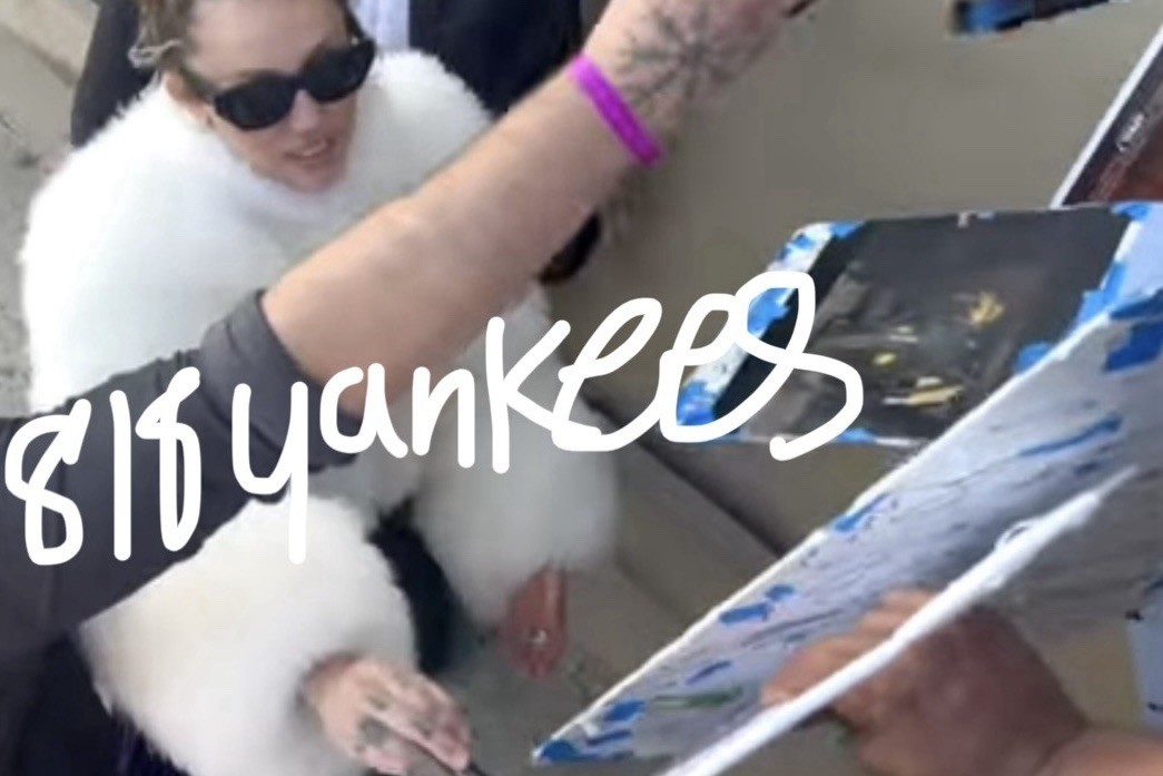 Miley Cyrus Signed Vinyl Album Plastic Hearts With Proof