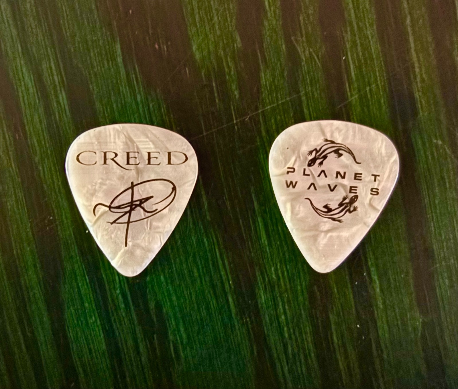 Creed Mark Tremonti Tour pearl Guitar Pick- 1 item