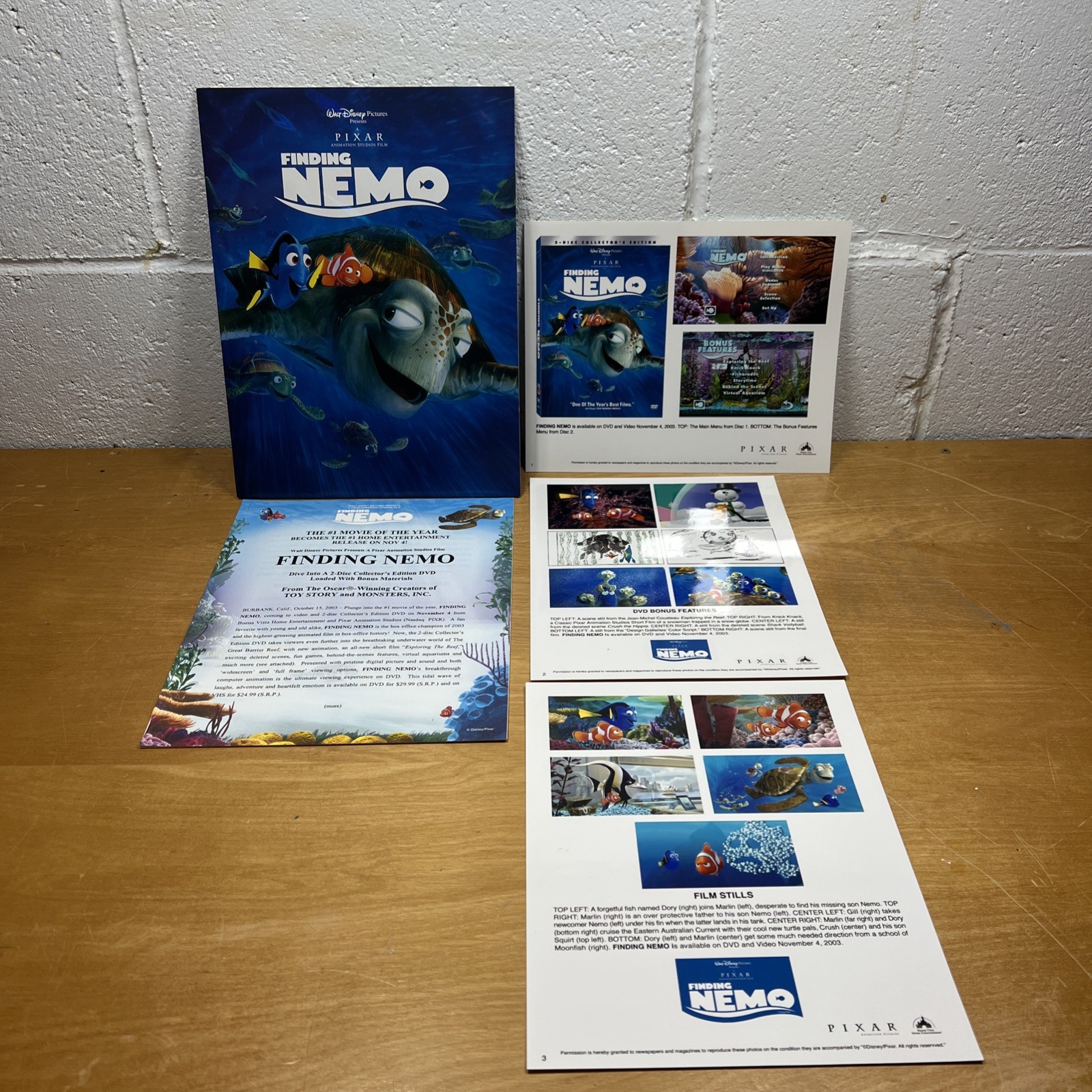 2003 Disney Pixar Finding Nemo DVD Press Kit Folder Press Release 3 Color Photos