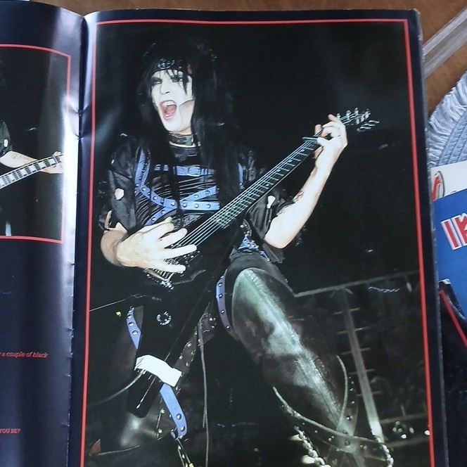 Mötley Crüe Shout At The Devil- Tour Concert Photo Book Program Rock