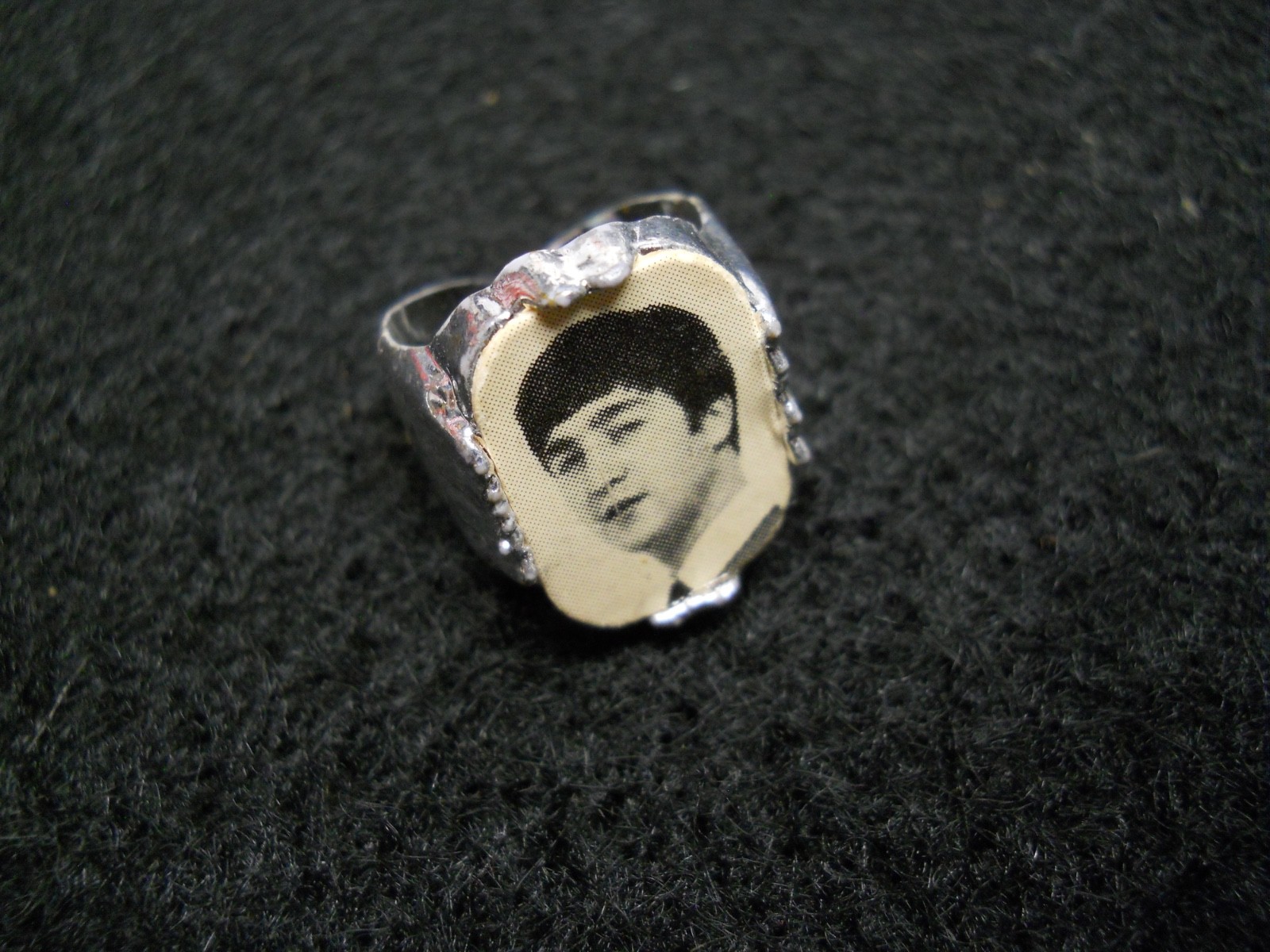 Vintage vending John Lennon BEATLES scarce silver Gumball PHOTO ring memorabilia