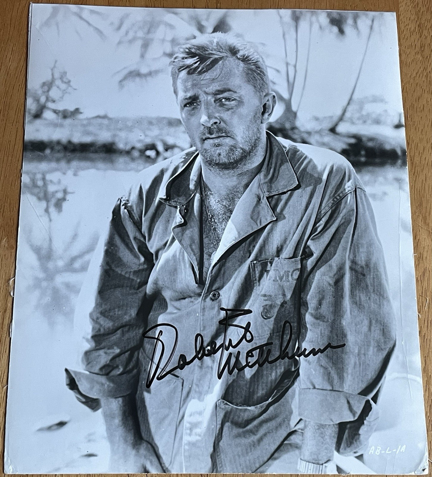 Legendary Actor Robert Mitchum Autograph Photo “Heaven Knows, Mr. Alison”