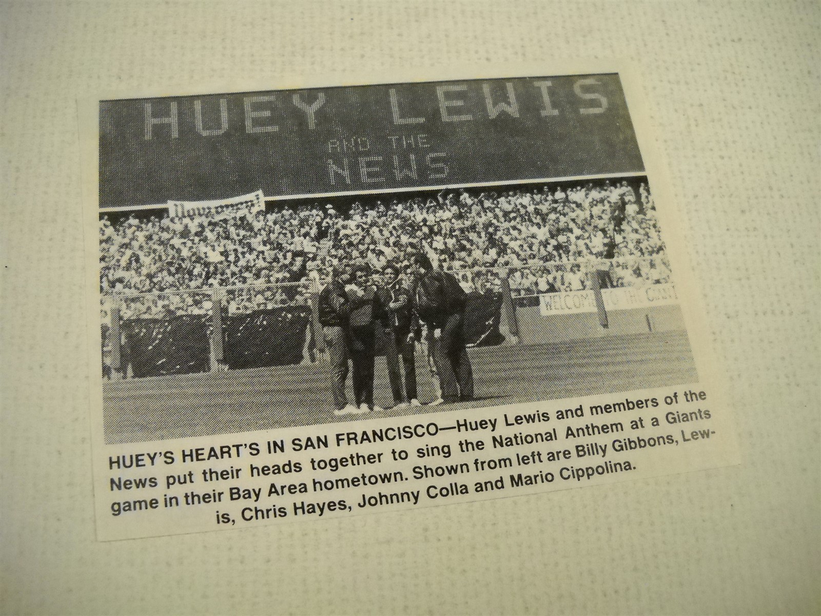 HUEY LEWIS News national anthem at Giants game 1984 music biz promo pic/text