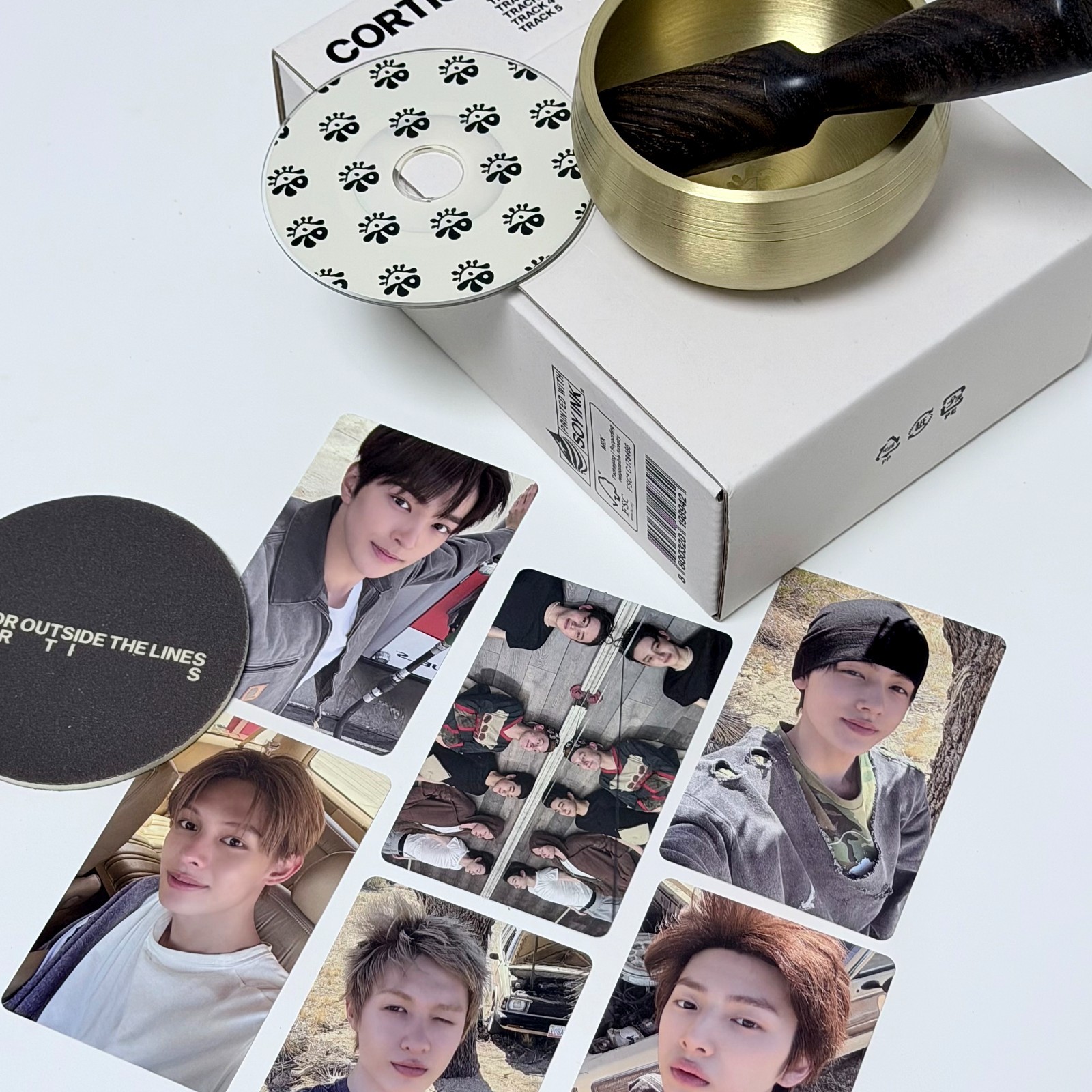 cortisThe 1st EP [COLOR OUTSIDE THE LINES] (Singing Bowl ver.）