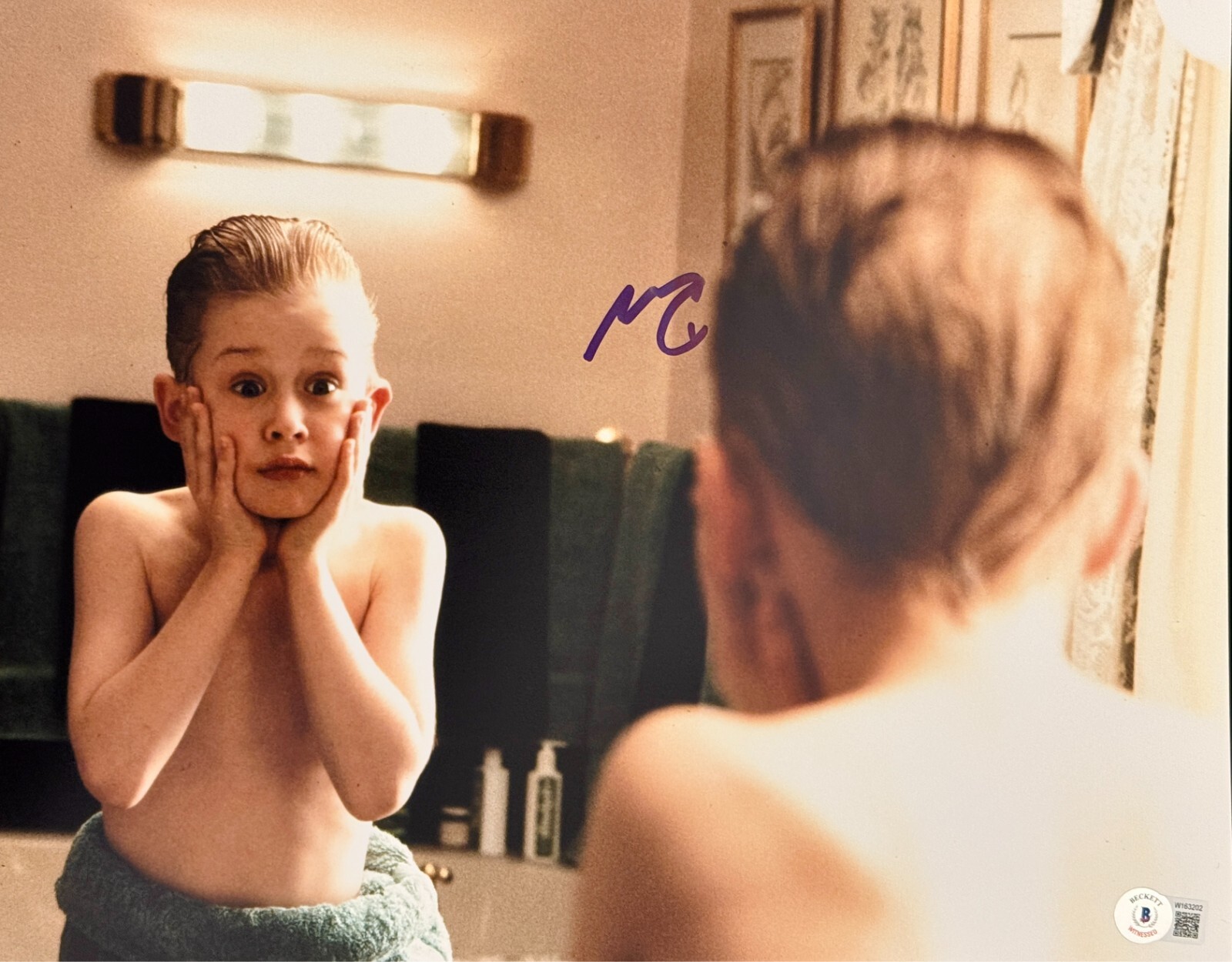 Macaulay Culkin Signed Home Alone 11×14 Photo BAS Beckett Witnessed
