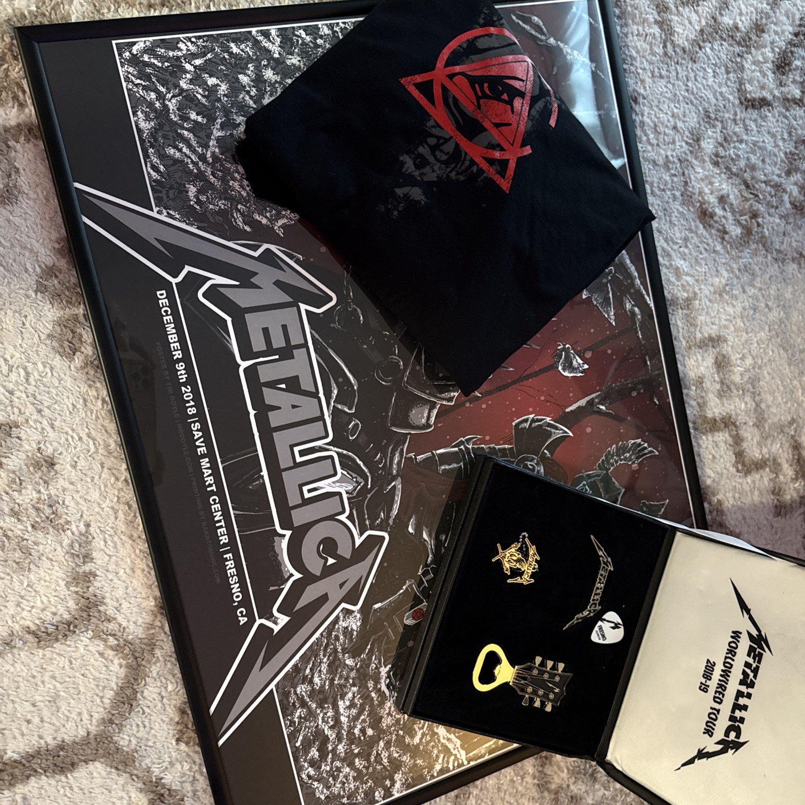 2018-19 METALLICA WORLDWIRED TOUR VIP NECKLACE, PIN and BOTTLE OPENER GIFT SET