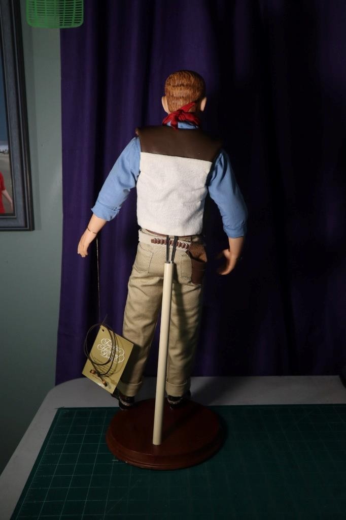 VINTAGE 1990’s FRANKLIN MINT JOHN WAYNE “THE DUKE” HEIRLOOM PORCELAIN DOLL 21″