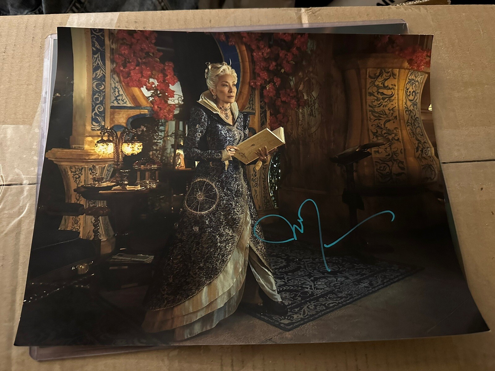 Michelle Yeoh Signed 11×14 Photo Wicked Authentic Autograph GTP