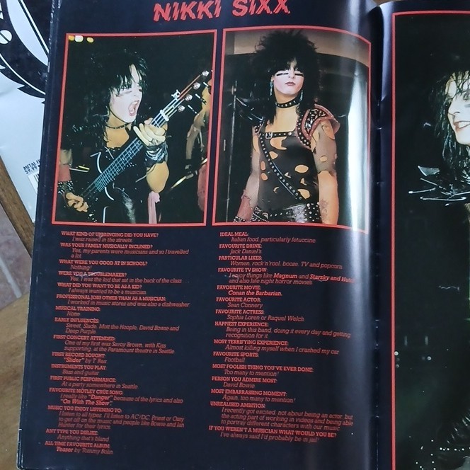 Mötley Crüe Shout At The Devil- Tour Concert Photo Book Program Rock