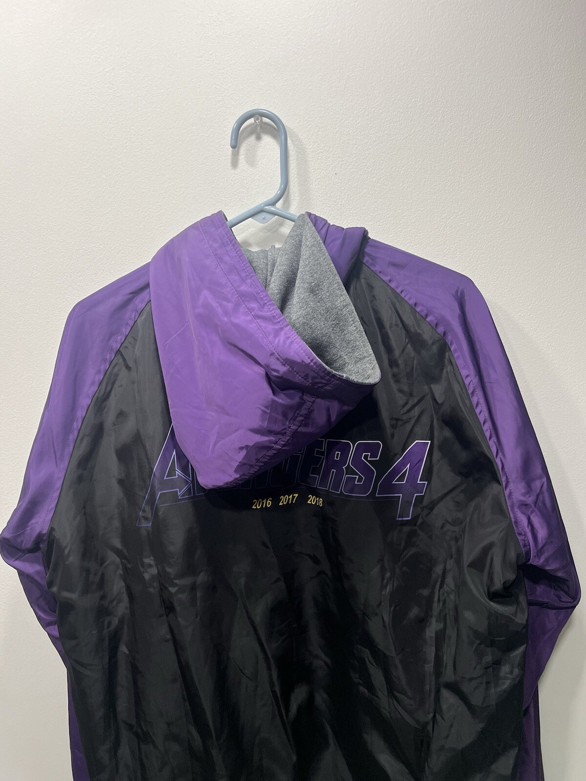 Avengers Infinity War Jacket Mens Medium Reversible Marvel Studios Cast & Crew