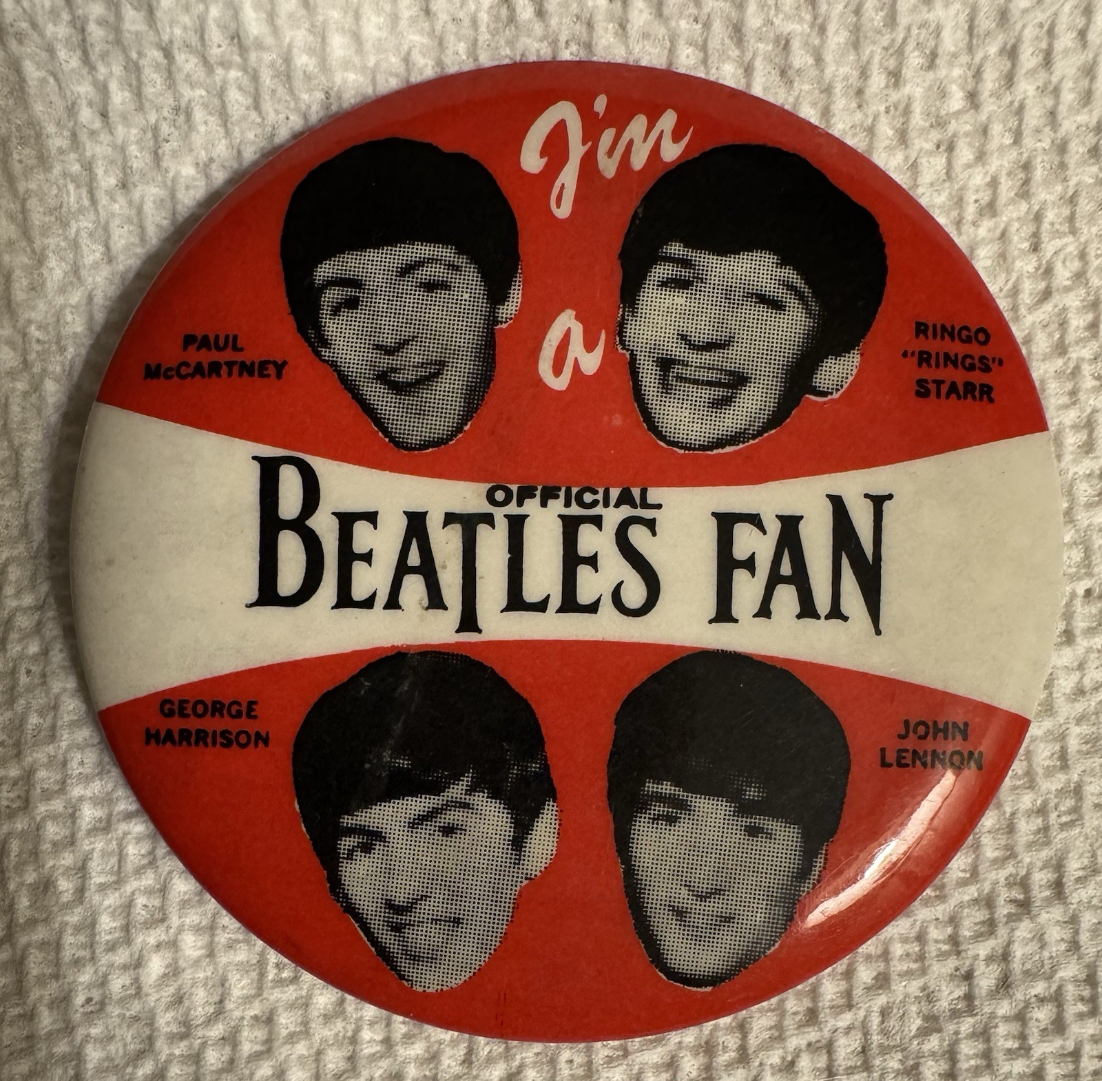 I’M AN OFFICIAL BEATLES FAN METAL PIN BACK BUTTON 2 1/8”VINTAGE