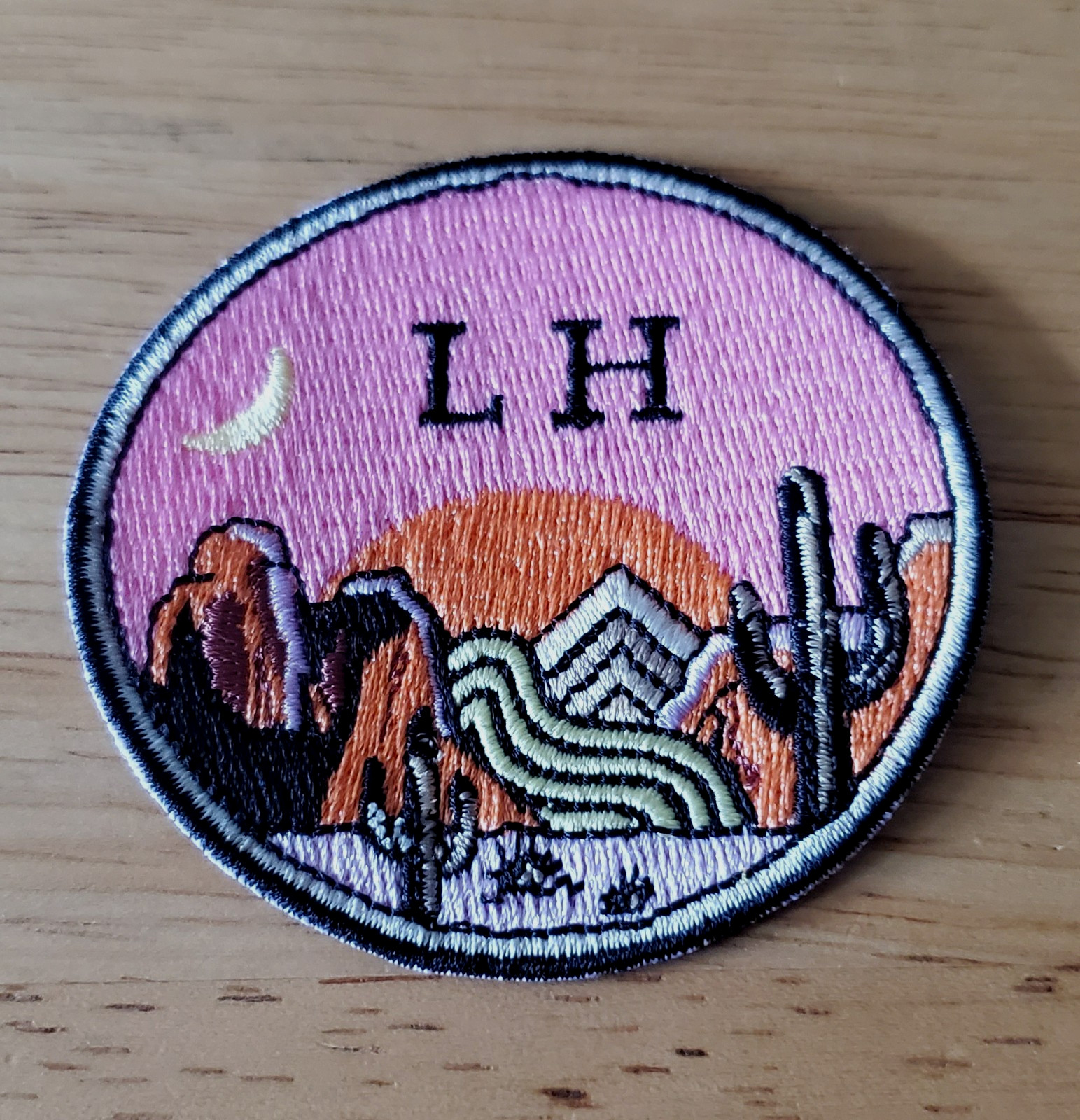 LORD HURON DESERT SCENE PATCH * 2 1/2 INCH * IRON ON PATCH * NEW *