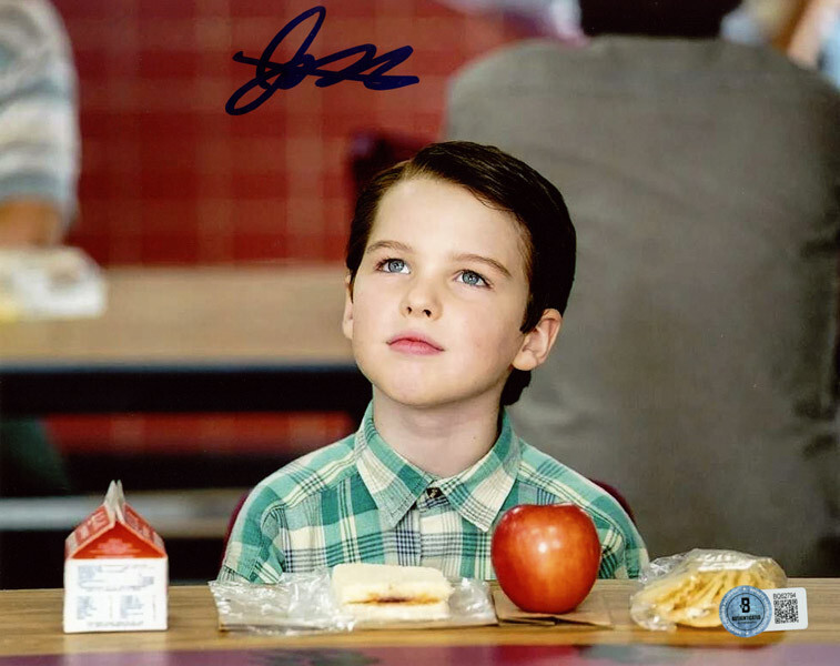 IAIN ARMITAGE SIGNED AUTOGRAPHED 8×10 PHOTO SHELDON YOUNG SHELDON BECKETT BAS