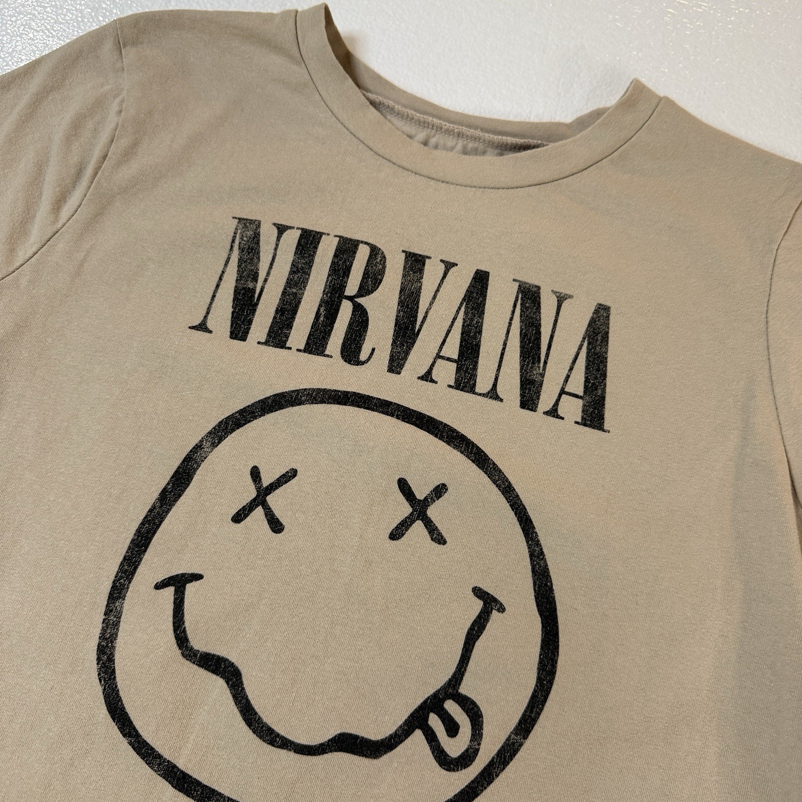 Nirvana Band Smiley Face Tan Casual Graphic Shirt Adult Size L Rock Concert Fan