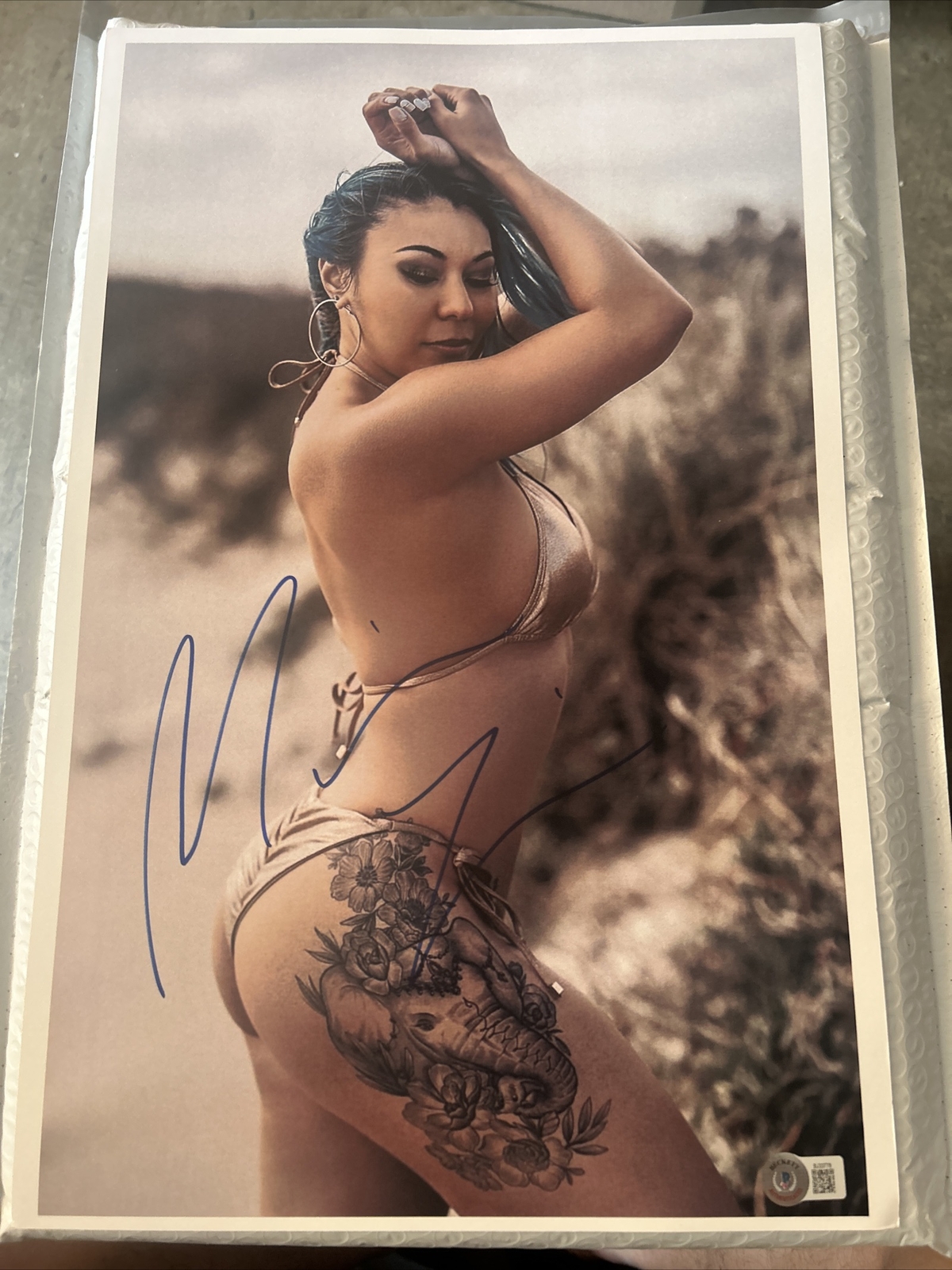 Michin Mia Yim Signed Photo WWE Wrestling BAS Beckett BJ33778