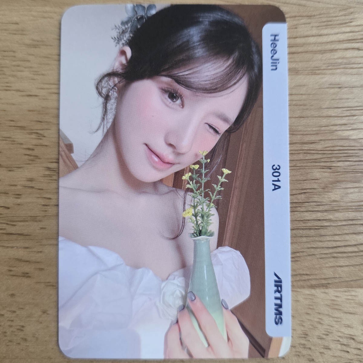 Hee Jin Official Objekt Photocard 301A Artms 2026 Season’s Greeting Not Scanned