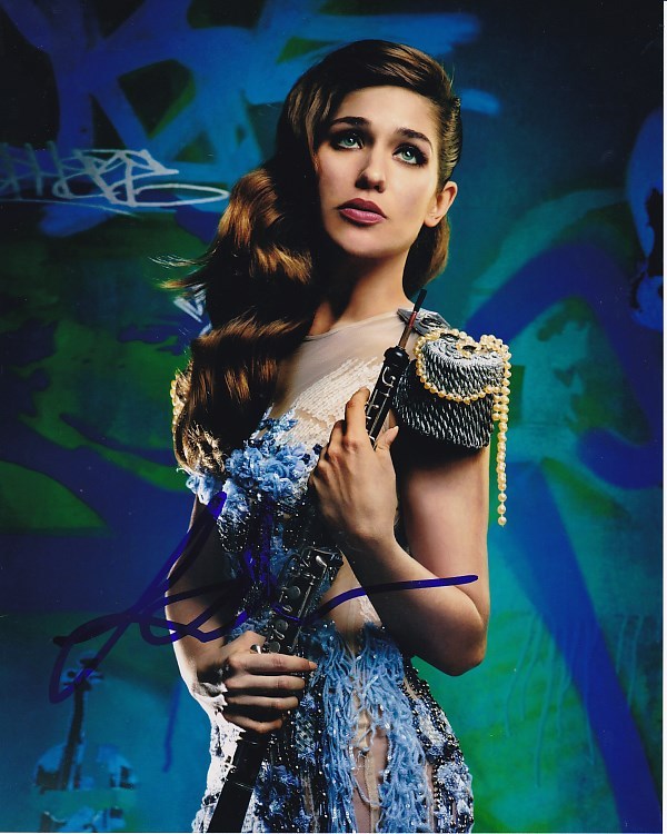 LOLA KIRKE Signed Autographed 8×10 Photo