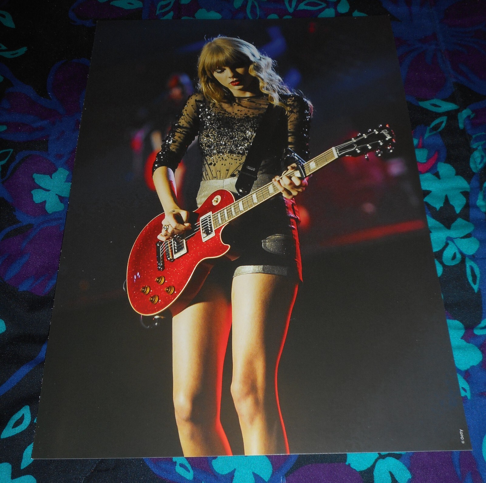 TAYLOR SWIFT – PHOTO CARD #1 – 8 1/4″ X 11 1/2″