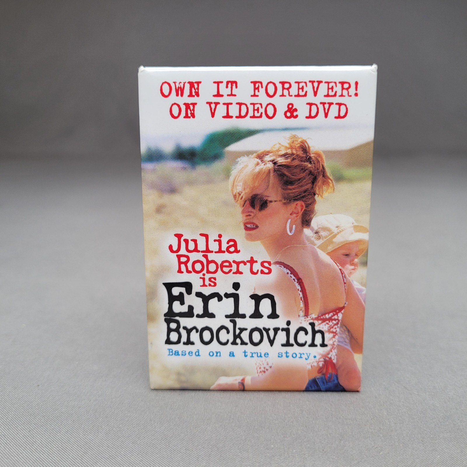 Vintage 2000 Erin Brockovich Movie Promo Pinback Button Universal Julia Roberts