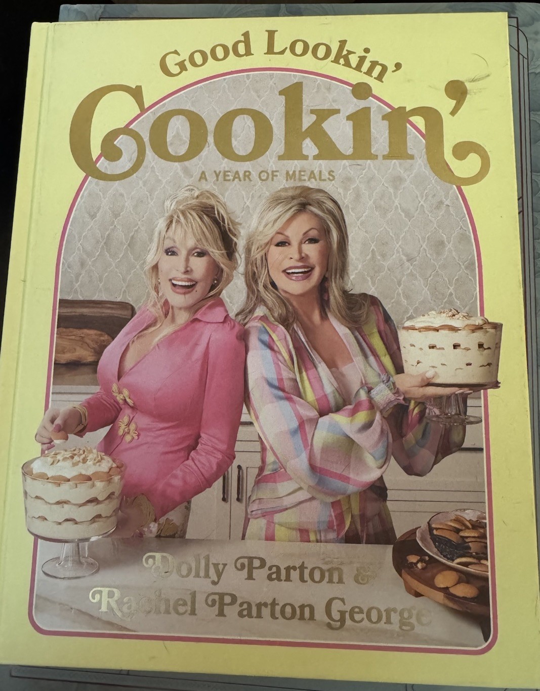 Dolly Parton & Rachel Parton Signed Autograph , Cook Book ,Good Lookin Cookin