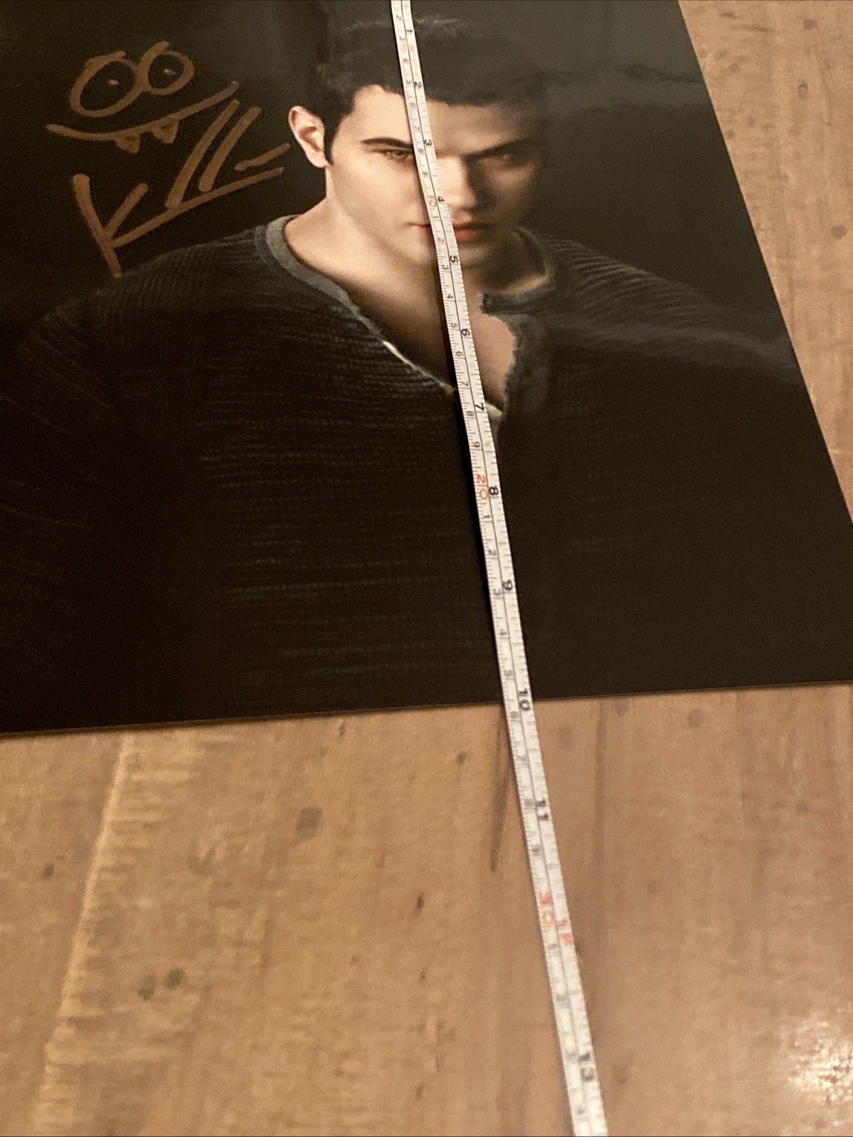Kellan Lutz Signed + Hand Illustrated Sketch Inscrpt “Twilight” 8×10 Photo! JSA