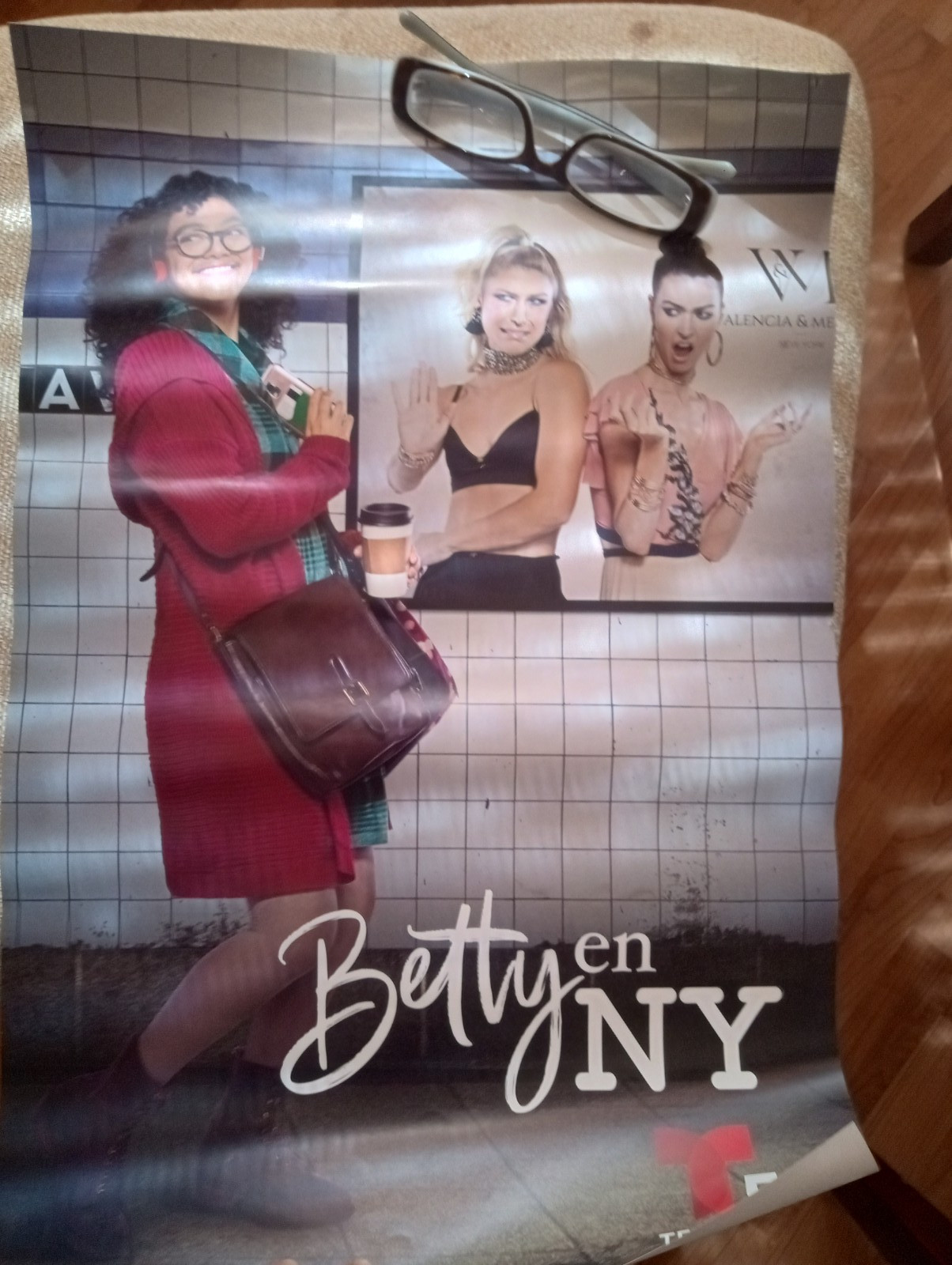 NEW Ugly Betty Poster Betty en NY New York Telemundo Spanish TV Channel