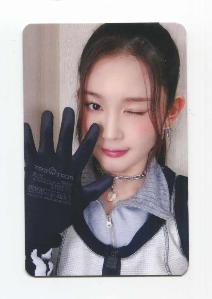 Hearts2Hearts – 1st Single The Chase [MAKESTAR] PREORDER EXCLUSIVE PHOTOCARD