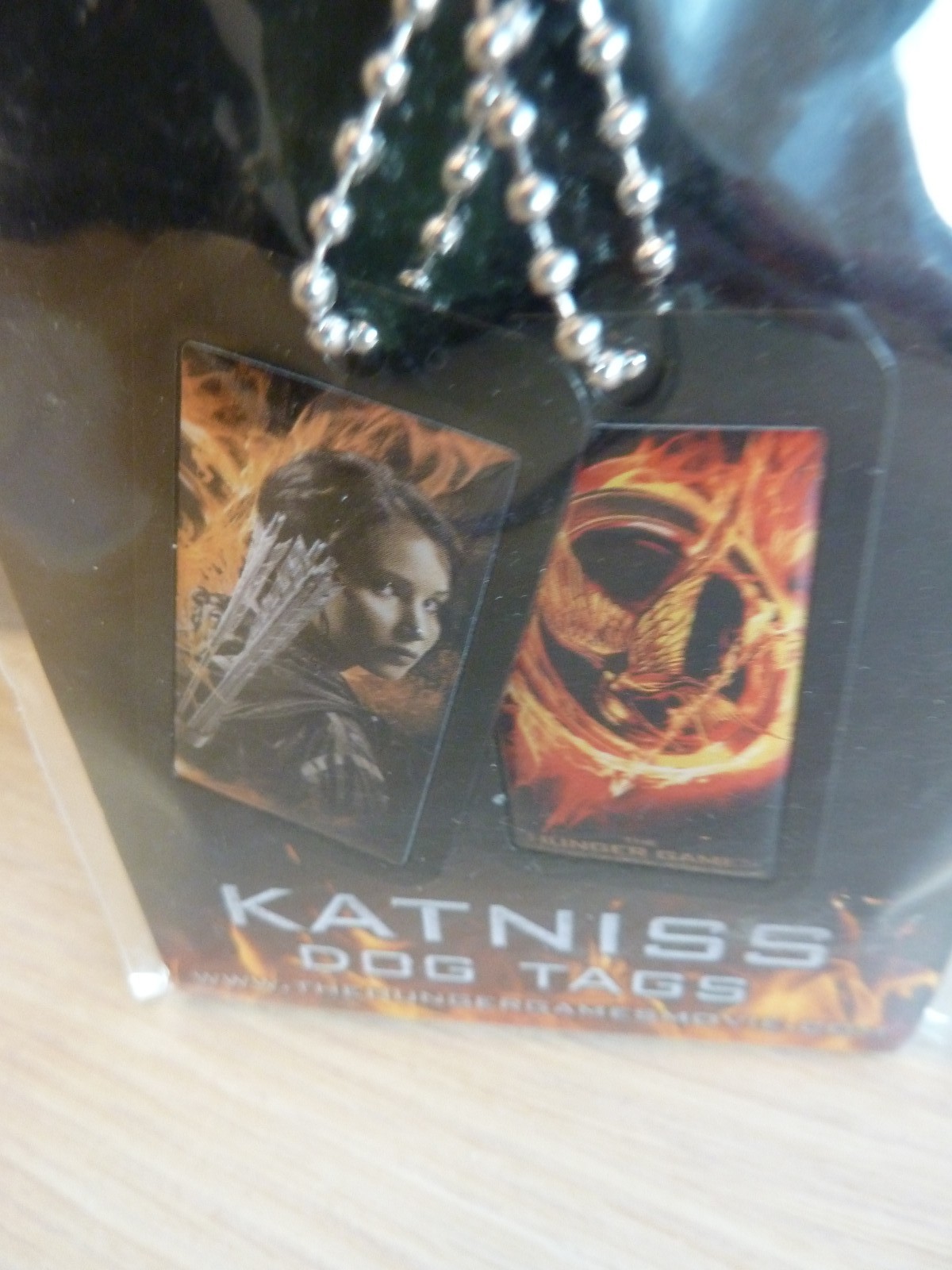 NEW Hunger Games NECA – Katniss Everdeen Mockingjay Dog Tags Necklace Dog Tags