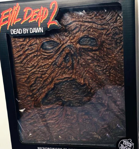 Evil Dead 2: Dead By Dawn Book of the Dead Necronomicon 1:1 Scale