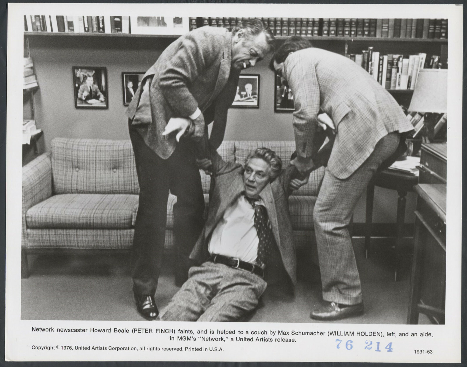 Network ’76 WILLIAM HOLDEN SMOKING PETER FINCH RARE