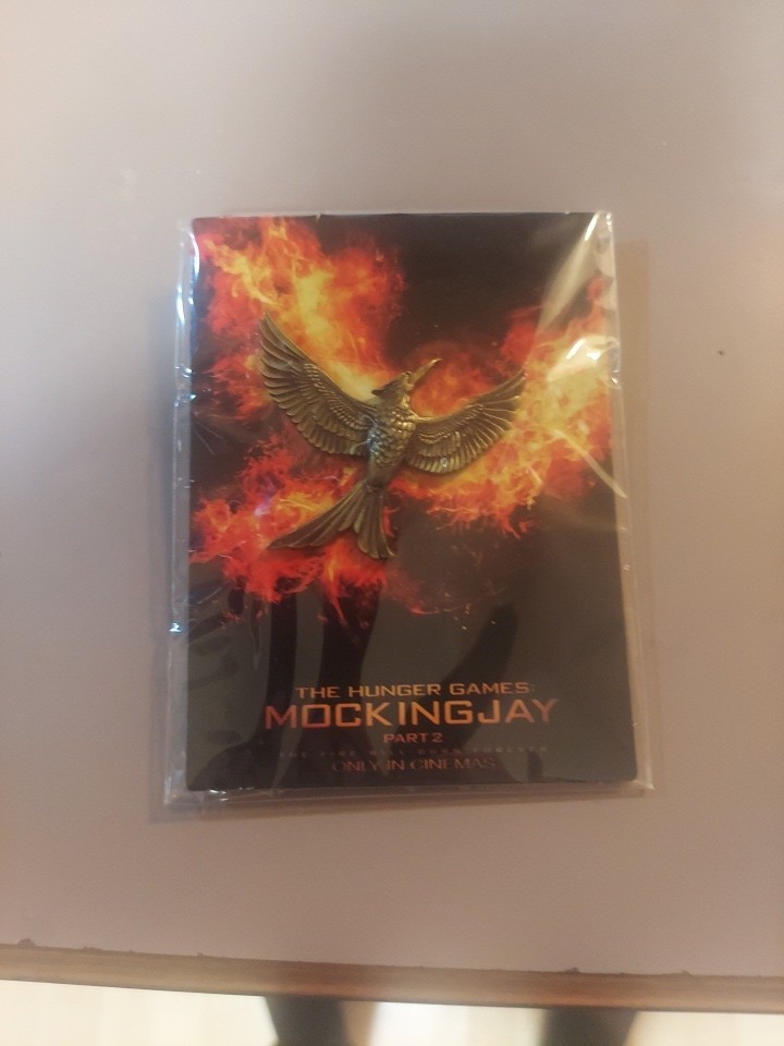 The Hunger Games: Mockingjay Part 2 Metal Pin & Necklace 2015 Lions Gate