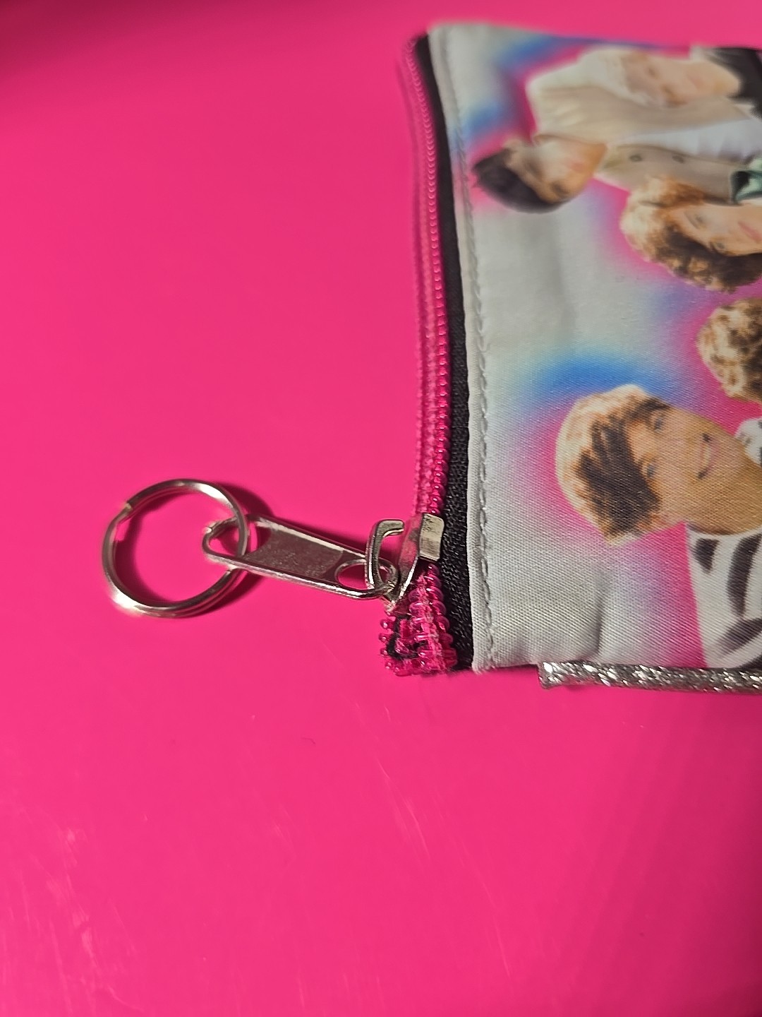 2012 ONE DIRECTION Zip Top Coin Makeup Bag Holder Slot NEW Boy Band 1D Key Ring