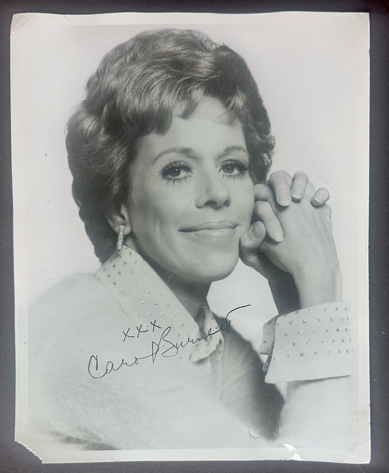Carol Burnett Signed 8×10 Photo Comedy TV Pioneer Actress Legend